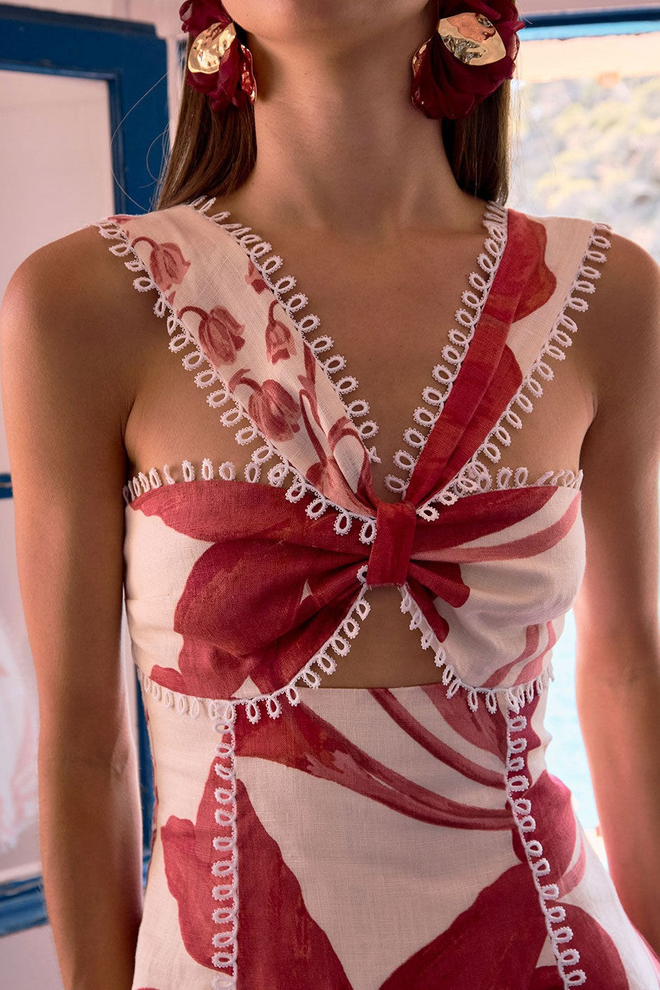 Red mini dress with a sweetheart neckline, side view